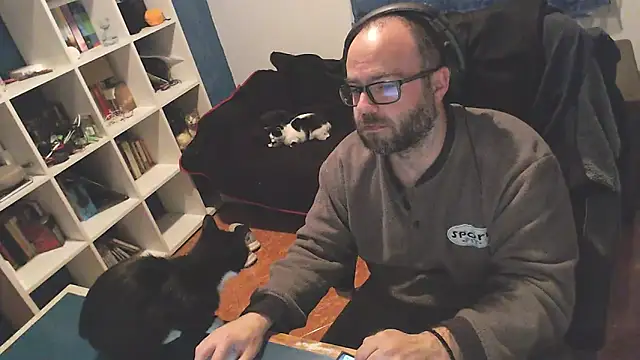 ravingr4d4 online show from 03.21.25