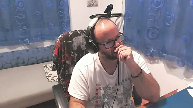 ravingr4d4 online show from 10.02.25