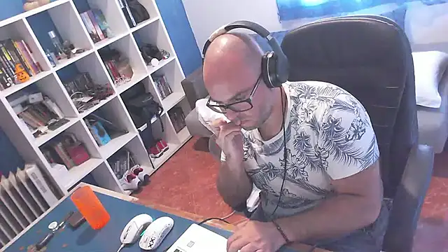 ravingr4d4 online show from 10.10.25