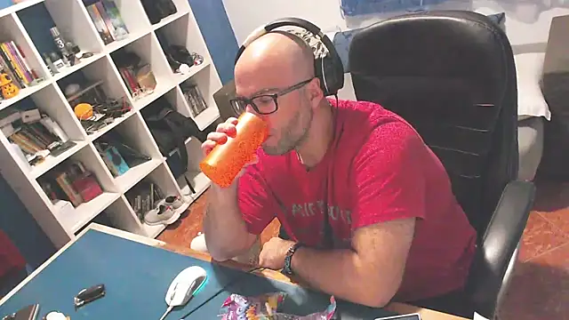 ravingr4d4 online show from 10.13.25