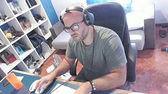 ravingr4d4 online show from 10.14.25