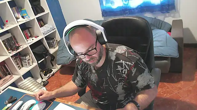 ravingr4d4 online show from 04.21.26