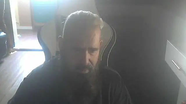 maseurbeardedpig online show from 10.31.25