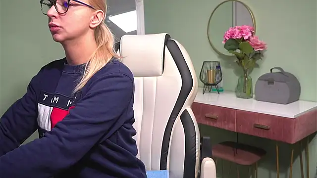 CelineConner online show from 01.08.25