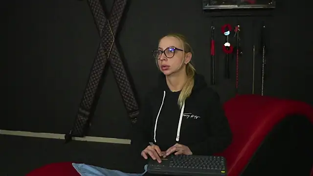 CelineConner online show from 02.06.25