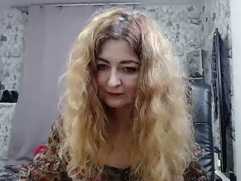 Snapshot of Helen1974 chatting on 12.04.24 Helen1974 online show from 12.04.24