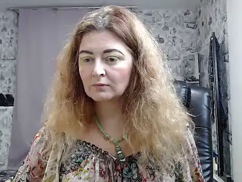 Snapshot of Helen1974 chatting on 12.04.24 Helen1974 online show from 12.04.24