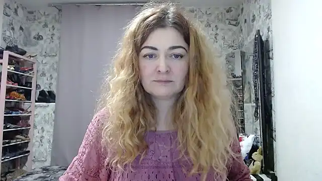 Snapshot of Helen1974 chatting on 12.14.24 Helen1974 online show from 12.14.24