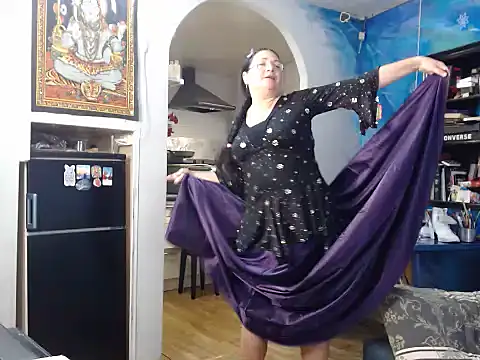 Snapshot of Helen1974 chatting on 12.19.24 Helen1974 online show from 12.19.24