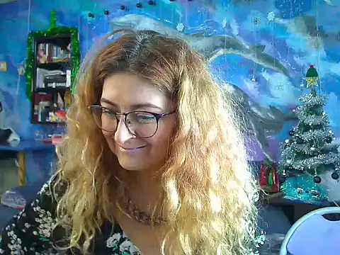 Snapshot of Helen1974 chatting on 01.05.25 Helen1974 online show from 01.05.25