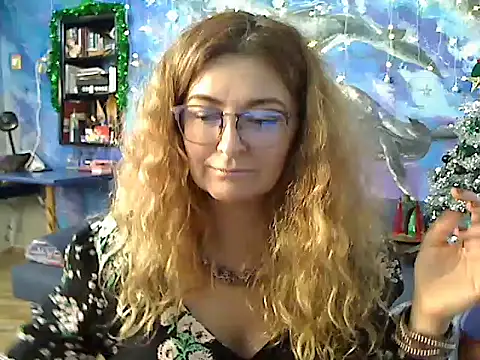 Snapshot of Helen1974 chatting on 01.05.25 Helen1974 online show from 01.05.25