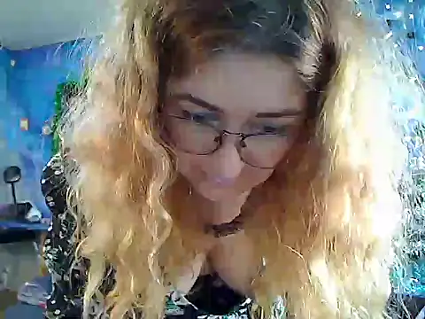 Snapshot of Helen1974 chatting on 01.05.25 Helen1974 online show from 01.05.25