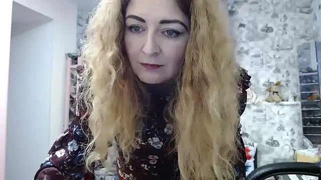 Snapshot of Helen1974 chatting on 01.14.25 Helen1974 online show from 01.14.25