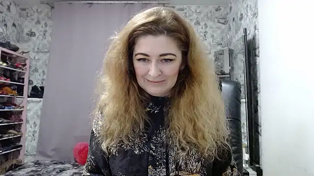 Snapshot of Helen1974 chatting on 01.15.25 Helen1974 online show from 01.15.25