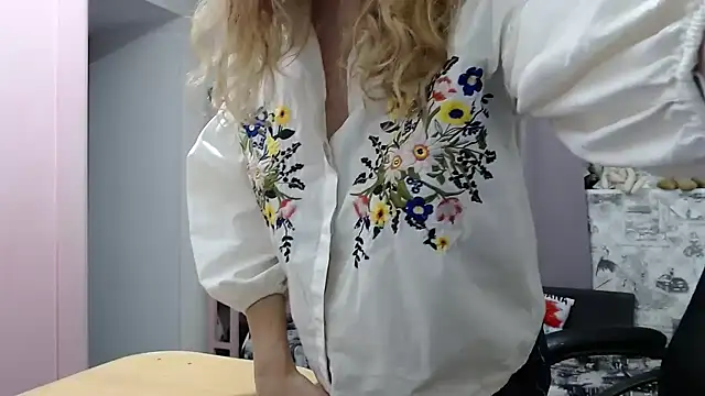 Snapshot of Helen1974 chatting on 01.19.25 Helen1974 online show from 01.19.25