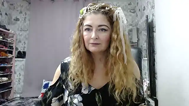 Snapshot of Helen1974 chatting on 01.22.25 Helen1974 online show from 01.22.25