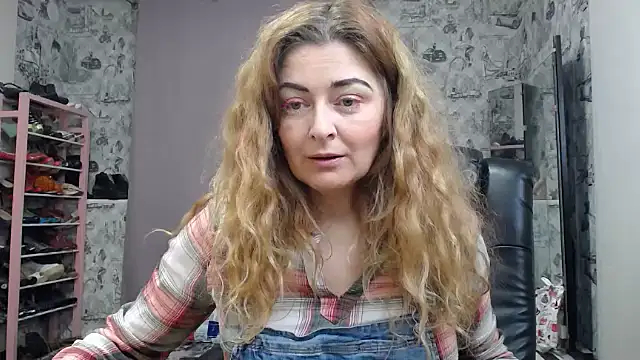 Snapshot of Helen1974 chatting on 01.31.25 Helen1974 online show from 01.31.25