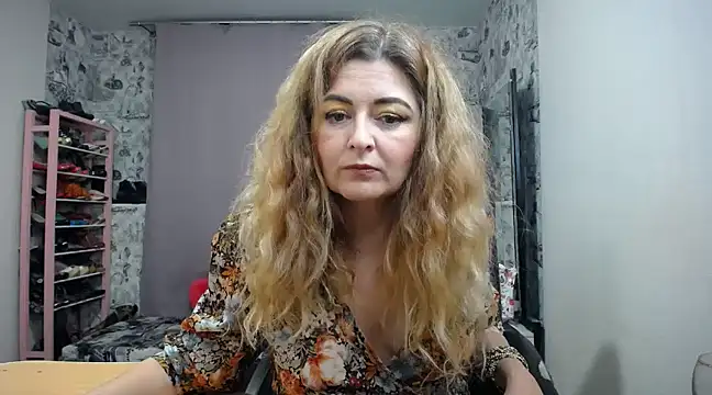 Snapshot of Helen1974 chatting on 02.05.25 Helen1974 online show from 02.05.25