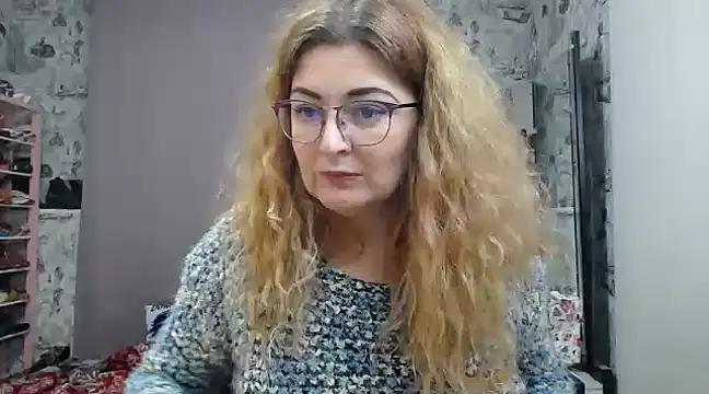 Snapshot of Helen1974 chatting on 02.12.25 Helen1974 online show from 02.12.25