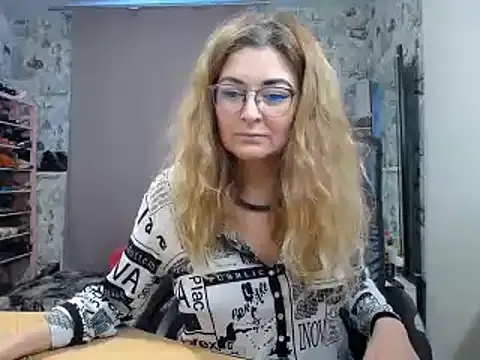 Snapshot of Helen1974 chatting on 02.19.25 Helen1974 online show from 02.19.25