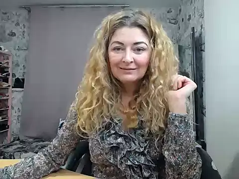 Snapshot of Helen1974 chatting on 03.03.25 Helen1974 online show from 03.03.25