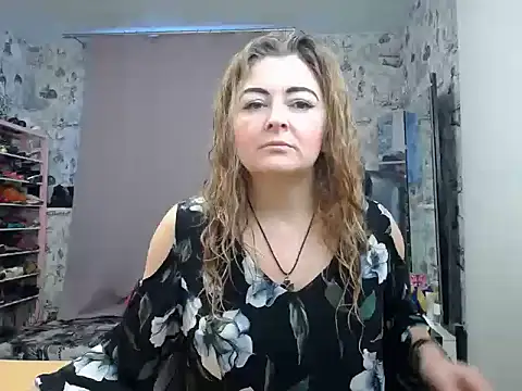 Snapshot of Helen1974 chatting on 03.05.25 Helen1974 online show from 03.05.25