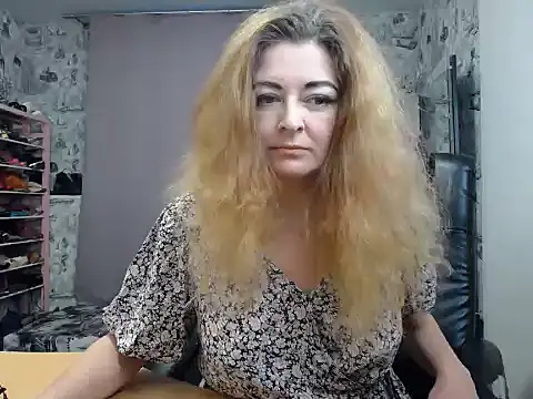 Snapshot of Helen1974 chatting on 03.12.25 Helen1974 online show from 03.12.25