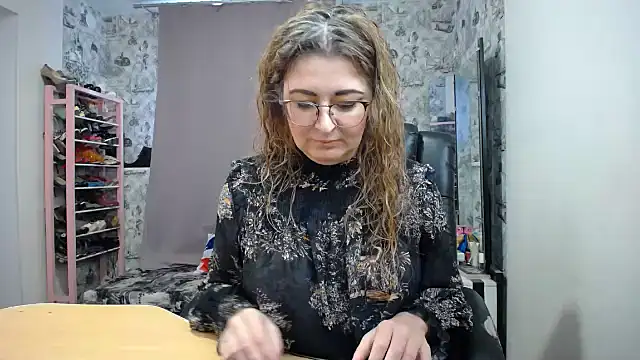 Snapshot of Helen1974 chatting on 03.23.25 Helen1974 online show from 03.23.25