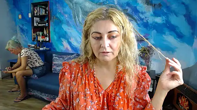 Snapshot of Helen1974 chatting on 09.20.25 Helen1974 online show from 09.20.25