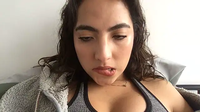 Snapshot of Sophi__a chatting on 04.19.26 Sophi a online show from 04.19.26