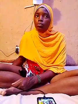 Snapshot of cute_naimah chatting on 11.02.25 cute naimah online show from 11.02.25