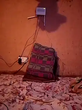 Snapshot of cute_naimah chatting on 11.18.25 cute naimah online show from 11.18.25