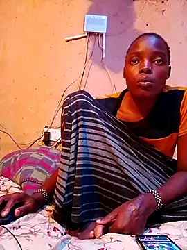 Snapshot of cute_naimah chatting on 11.18.25 cute naimah online show from 11.18.25