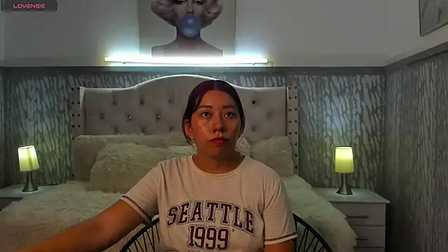 sexylaurita online show from 04.25.26