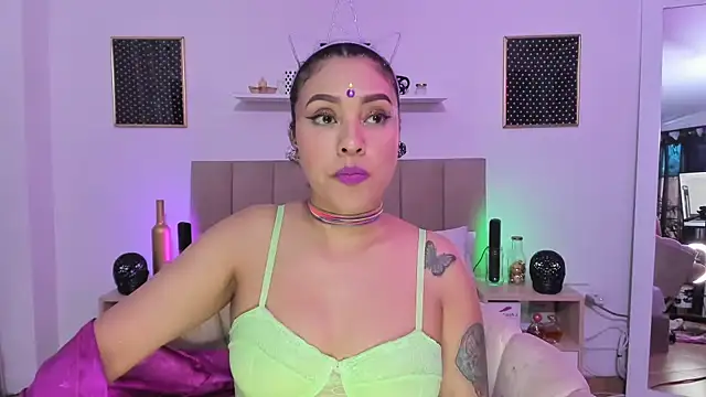 Snapshot of Zoe_Gruber chatting on 10.18.25 Zoe Gruber online show from 10.18.25