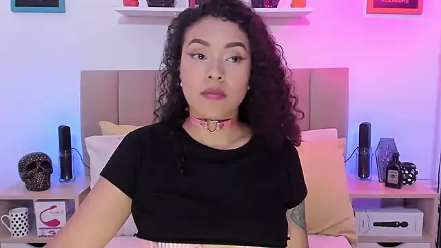 Snapshot of Zoe_Gruber chatting on 10.30.25 Zoe Gruber online show from 10.30.25