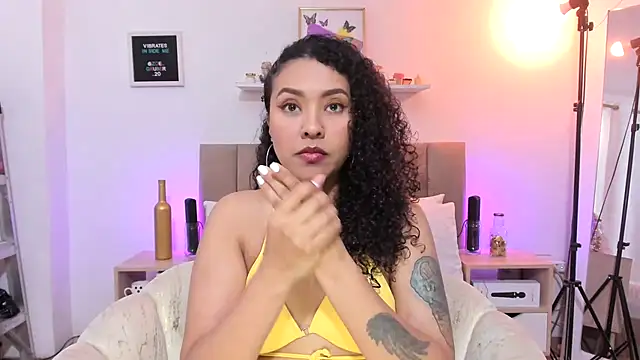 Snapshot of Zoe_Gruber chatting on 11.06.25 Zoe Gruber online show from 11.06.25