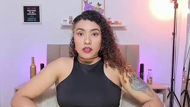 Snapshot of Zoe_Gruber chatting on 11.13.25 Zoe Gruber online show from 11.13.25