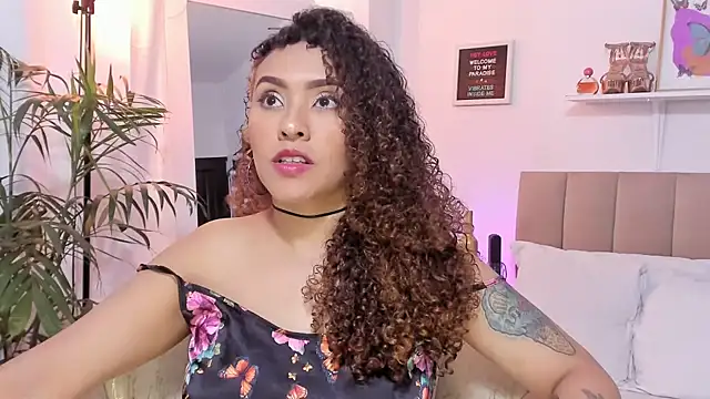 Snapshot of Zoe_Gruber chatting on 11.21.25 Zoe Gruber online show from 11.21.25