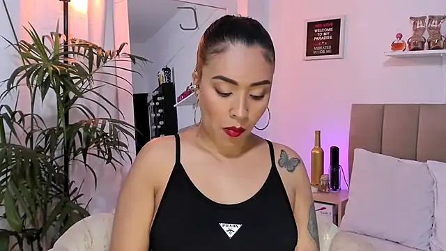 Snapshot of Zoe_Gruber chatting on 11.23.25 Zoe Gruber online show from 11.23.25