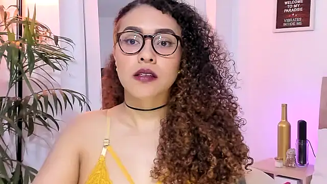 Snapshot of Zoe_Gruber chatting on 11.27.25 Zoe Gruber online show from 11.27.25