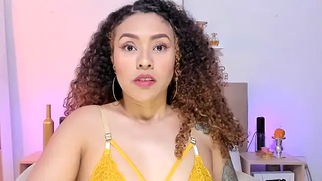 Snapshot of Zoe_Gruber chatting on 12.18.25 Zoe Gruber online show from 12.18.25