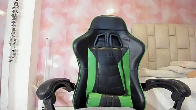 emily lean  online show from 11.26.25