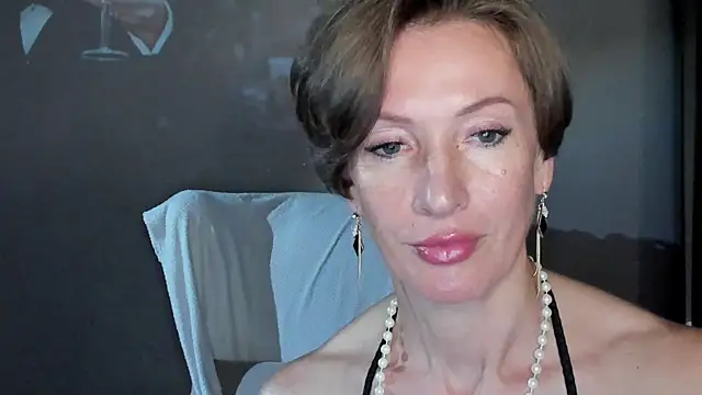 Dorothy Meyer online show from 07.06.26