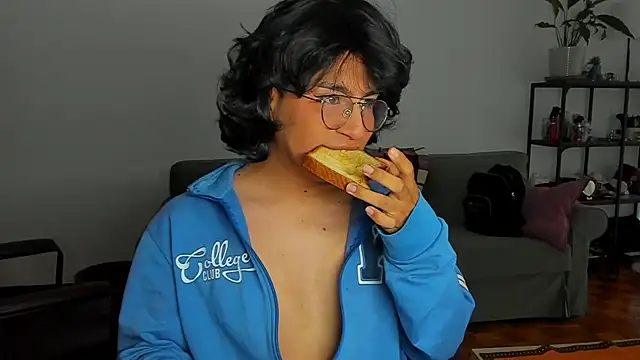 Snapshot of boytwink_20 chatting on 11.22.25 boytwink 20 online show from 11.22.25