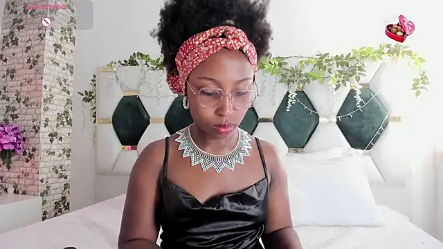 Snapshot of EmmaSanzz_ chatting on 01.28.25 EmmaSanzz online show from 01.28.25