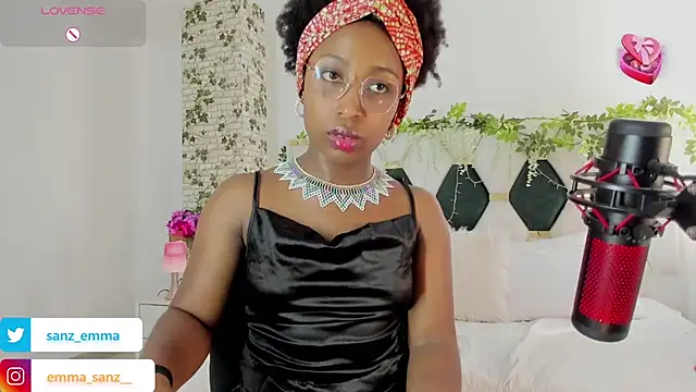 Snapshot of EmmaSanzz_ chatting on 01.28.25 EmmaSanzz online show from 01.28.25