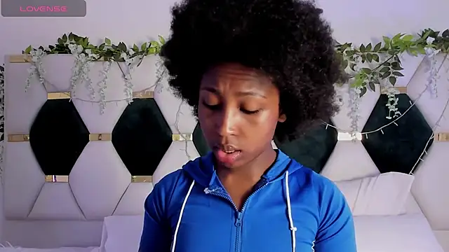 Snapshot of EmmaSanzz_ chatting on 01.30.25 EmmaSanzz online show from 01.30.25