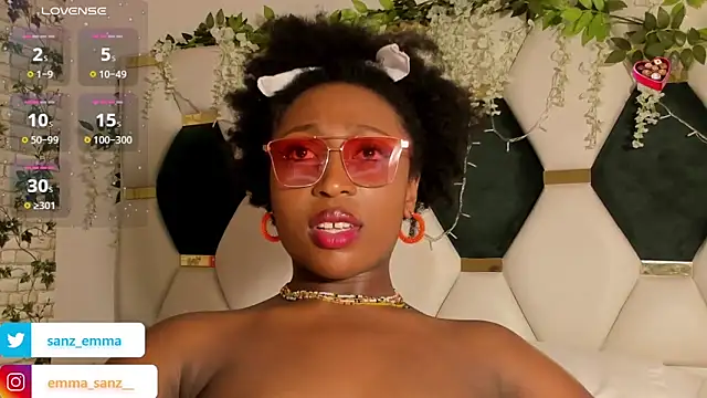 Snapshot of EmmaSanzz_ chatting on 02.04.25 EmmaSanzz online show from 02.04.25
