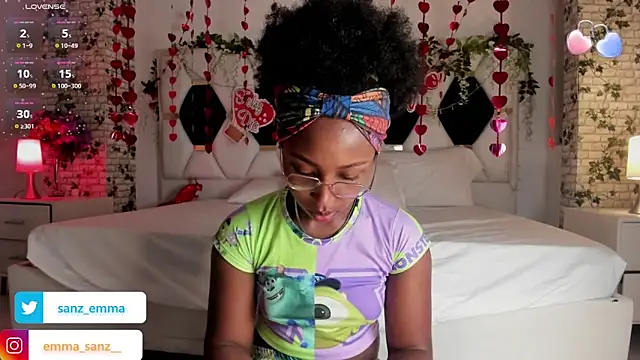 Snapshot of EmmaSanzz_ chatting on 02.10.25 EmmaSanzz online show from 02.10.25